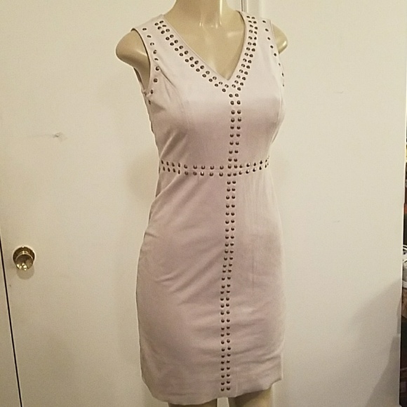 WOMEN'S Beige Beaded V-Neck Sleeveless Shift Dress - Picture 2 of 8